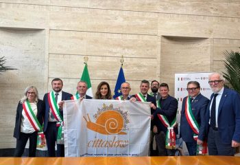 Santanchè ai sindaci Cittaslow: “I piccoli comuni sono la spina dorsale dell’Italia”