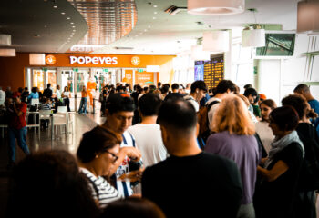 Popeyes arriva a Roma Termini: il pollo fritto di New Orleans conquista l’ottavo indirizzo romano