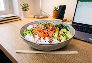 Deliveroo: Pokè Day, il piatto hawaiano è il preferito nella pausa pranzo