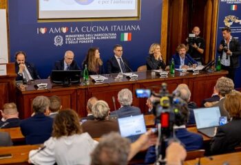 Il futuro del formaggio è nella tradizione: lo studio della Cattolica smonta il mito della sostenibilità del latte hi-tech